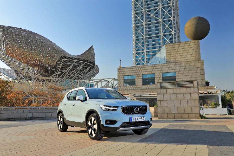  Volvo XC40 D4 Momentum 2017 года  (WW) (фото 26 из 45)